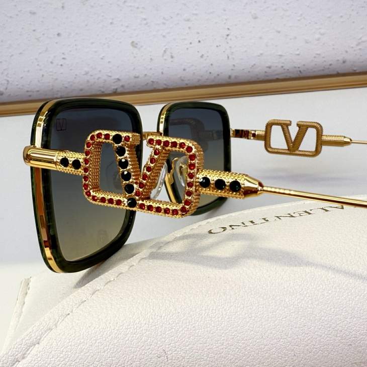 Picture of Valentino Sunglasses _SKUfw75731581fw